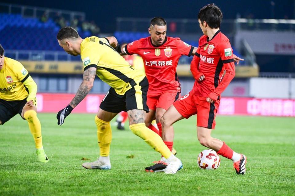 开云体育官方-海港VS西海岸首发：5外援PK4外援！蒯纪闻登场 杨希反戈 武磊替补